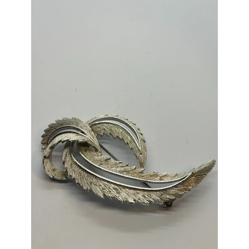 Vintage Brooch Folded Feathers Gold Tone Statement Signed Sarah Coventry - Picture 2 of 6